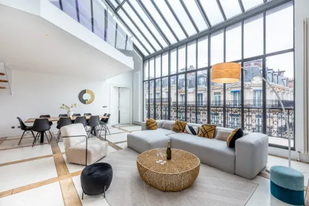 340M2 LUXURIOUS PENTHOUSE IN AVENUE MONTAIGNE