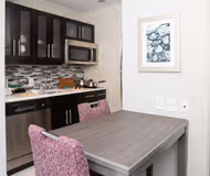 Center Valley Apart hotel