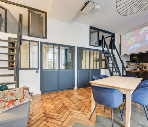 Sleeps 17! Perfect Courtyard Home for a Family Gathering - Canal Saint Martin