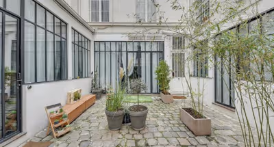 Sleeps 17! Perfect Courtyard Home for a Family Gathering - Canal Saint Martin