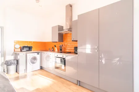 Newspaper House | 2BR