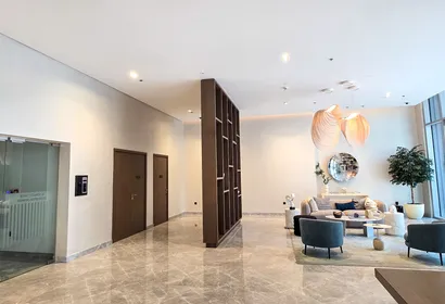 2BDR BEACH FRONT APT WITH SEA VIEW AND BEACH ACCESS - EMAAR BEACH FRON