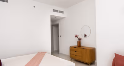 2BDR BEACH FRONT APT WITH SEA VIEW AND BEACH ACCESS - EMAAR BEACH FRON