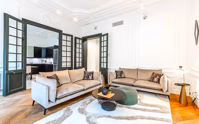 Parisian Glamour: 175m² Luxury on Champs Elysées