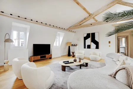 INDULGE IN LUXURY ADORNED WITH PLUSH FURNISHINGS-PENTHOUSE RUE DU HONORE