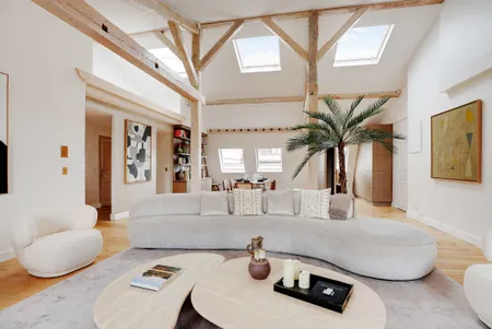 INDULGE IN LUXURY ADORNED WITH PLUSH FURNISHINGS-PENTHOUSE RUE DU HONORE