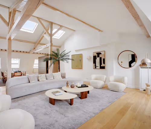 INDULGE IN LUXURY ADORNED WITH PLUSH FURNISHINGS-PENTHOUSE RUE DU HONORE