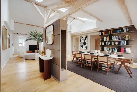 INDULGE IN LUXURY ADORNED WITH PLUSH FURNISHINGS-PENTHOUSE RUE DU HONORE