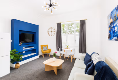 Avenue Road Apartment
