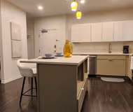 NE John Deshields Apartment