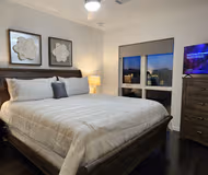 NE John Deshields Apartment