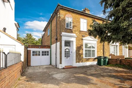 Stanwell House in Ashford near LHR Airport