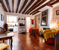 Rue des Fontaines du Temple Serviced Apartment