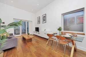1-bed flat in Broadway Market, Hackney