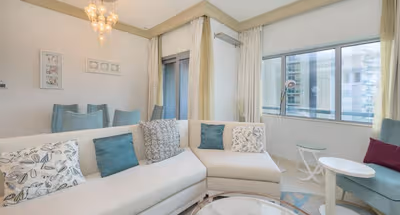 Elegant 3 BR In Signature Tower, Downtown