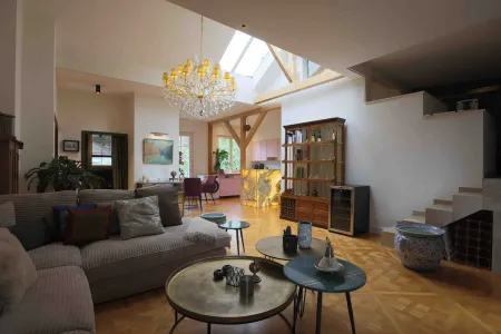 Rue de Service Apartment