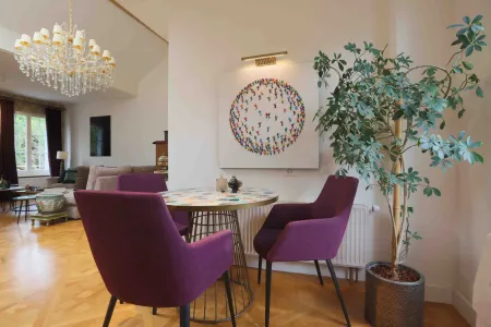 Rue de Service Apartment
