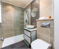 Pleasant Earl's Court Apartment near Hyde Park