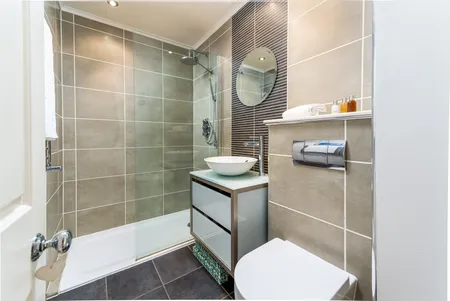 Pleasant Earl's Court Apartment near Hyde Park