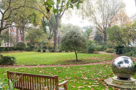 Pleasant Earl's Court Apartment near Hyde Park