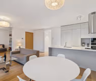 Avenue du Lignon Serviced Apartment, Ville