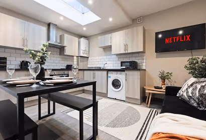 Viaduct Road Apartment
