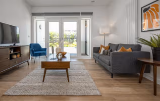 Onsite Gym | Roof Terrace | Free Parking | Balcony | 3 mins walk to train station