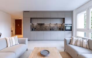 Magnificent rooftop 2-Bedroom flat with large balcony