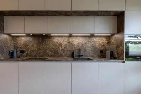Magnificent rooftop 2-Bedroom flat with large balcony