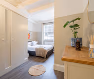 Apartment on Buckingham Palace Road in Victoria