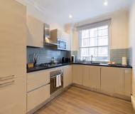 Apartment on Buckingham Palace Road in Victoria