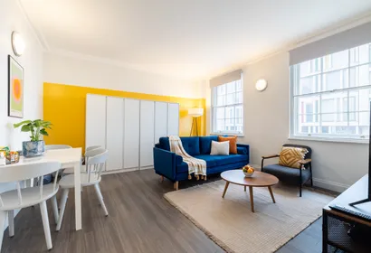 Apartment on Buckingham Palace Road in Victoria