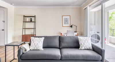 Cowper Street Apartment