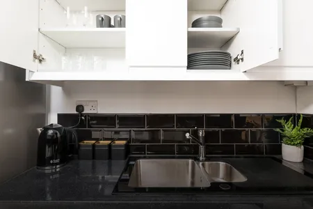 Fully equipped kitchen at Stunning 2 Bed Apartment | Free Parking &amp; Wifi