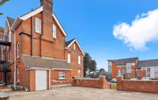 Flat 3,  Sittingbourne Road