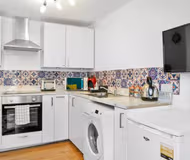 Fully equipped kitchen at 2nd Floor Flat, 272 North Road West