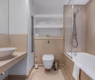 Luxury bathroom at Discovery Dock East at Canary Wharf by MySquare