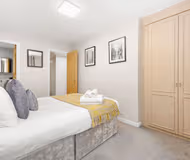 2-bed apartment with parking near Canary Wharf!