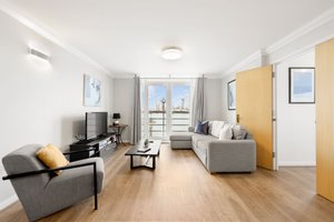 2-bed apartment with parking near Canary Wharf!