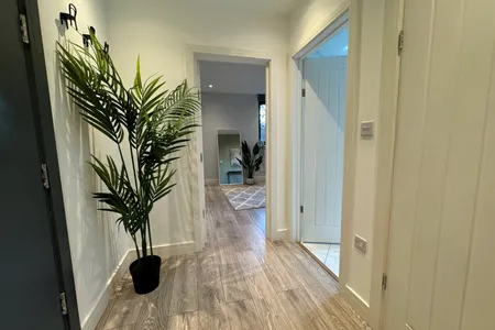 Varis Court