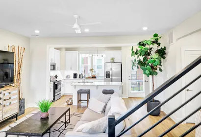 6th St Apartment
