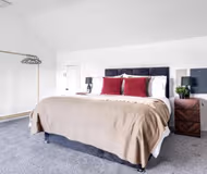 7 Forest Road