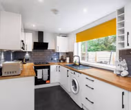 Fully equipped kitchen at 12 Niddrie Marischal Crescent