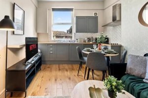 Flat 4, 14 Richmond Road