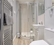 Main bathroom at 2 Sussex Place