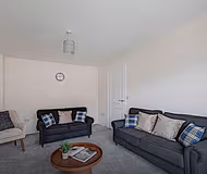 Stunning Four Bed Home | Free Parking and Wi-Fi