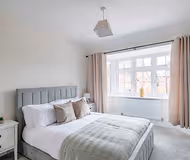 Stunning Four Bed Home | Free Parking and Wi-Fi