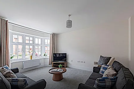 Stunning Four Bed Home | Free Parking and Wi-Fi