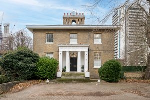 Luxury Bridgehouse Apartment - Waterfront Escape  Canary Wharf Serenity