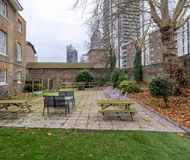 Luxury Bridgehouse Apartment - Waterfront Escape  Canary Wharf Serenity
